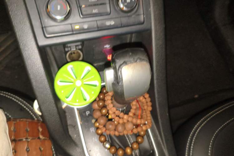 Used Bestune X40 2018 Internet Celebrity Edition 1.6L Automatic Luxury Version Gear Lever