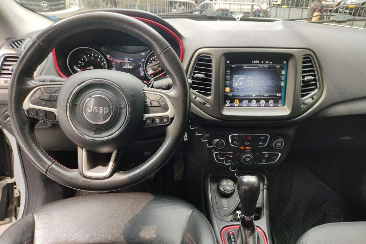 Used Jeep Compass 2017 200TS Automatic High-Performance All-Wheel Drive Edition Center Console