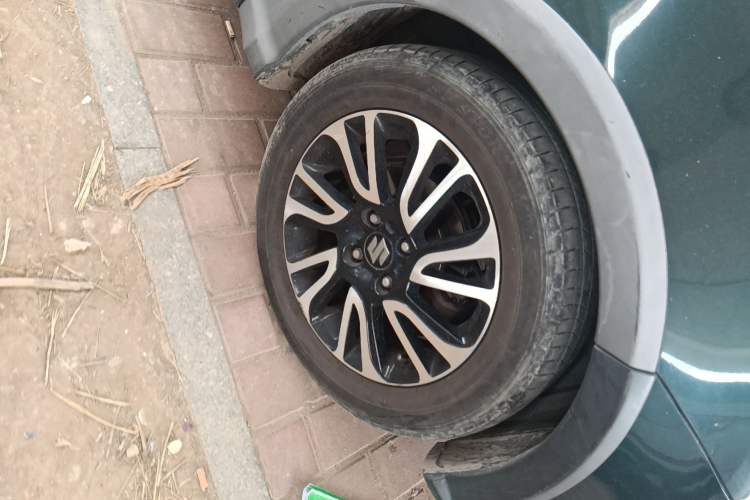 Used Suzuki Swift 2016 1.5L Automatic Fashionable Coolplay Edition Right Front Wheel Hub