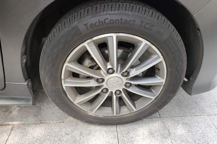Used SAIC MAXUS G10 2018 PLUS 2.0T Automatic Luxury Executive Edition Right Front Wheel Hub