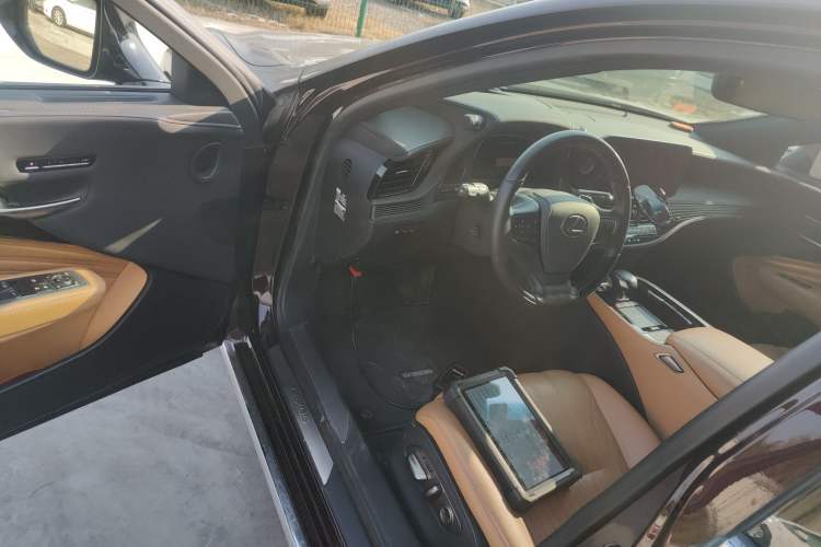 Used Lexus LS 2021 500h Luxury Edition
