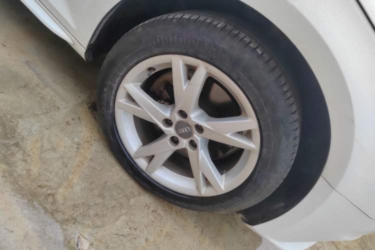 Used Audi A4L 2018 30th Anniversary Edition 40 TFSI Trendy Model Right Front Wheel Hub