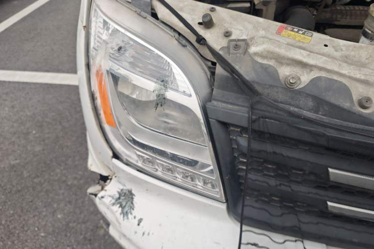 Used SAIC MAXUS Xintu V80 2021 2.0T AMT Classic City Distribution King Long Wheelbase Mid-Roof 3-Seater