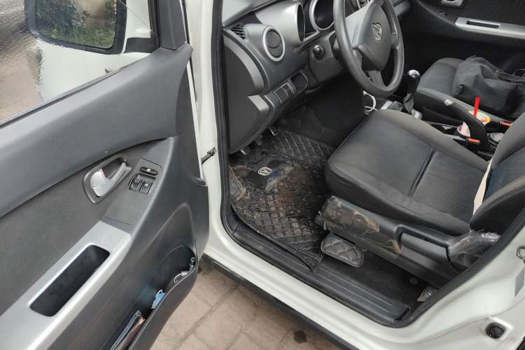 Used CHANGAN KAICHENG Ounuo S 2014 1.5L Luxury Model Driver Seat