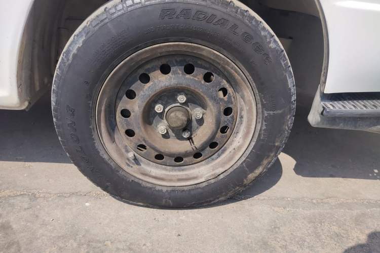 Used Jinbei Hiace 2014 2.0L Fifth-Generation Xiangyun Comfort Type 1 4G21C Right Front Wheel Hub
