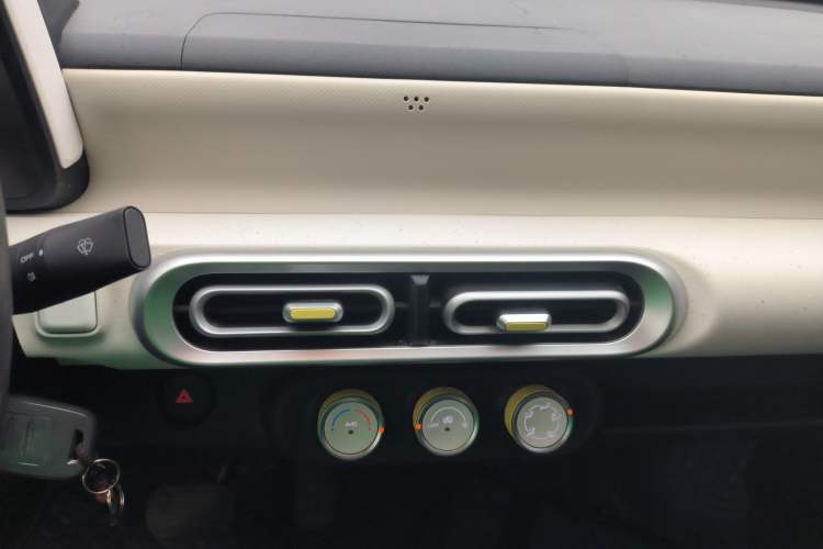 Used Wuling Hongguang MINIEV 2024 3rd Generation 215km Youth Edition
