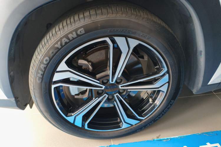 Used Geely Galaxy L7 2025 EM-i 115km Exploration+ Edition Left Front Wheel Hub