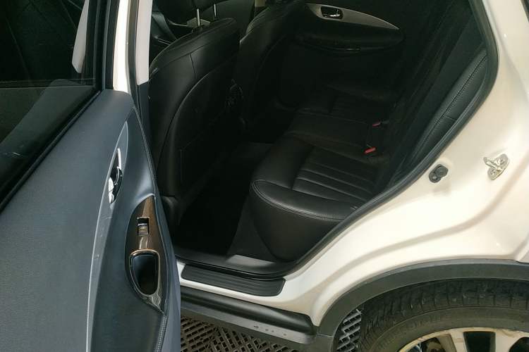 Used Infiniti QX50 2015 2.5L Luxury Edition Left Rear Seat
