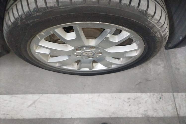 Used Mercedes-Benz GLK-Class 2011 GLK 300 4MATIC Fashion Model Right Front Wheel Hub