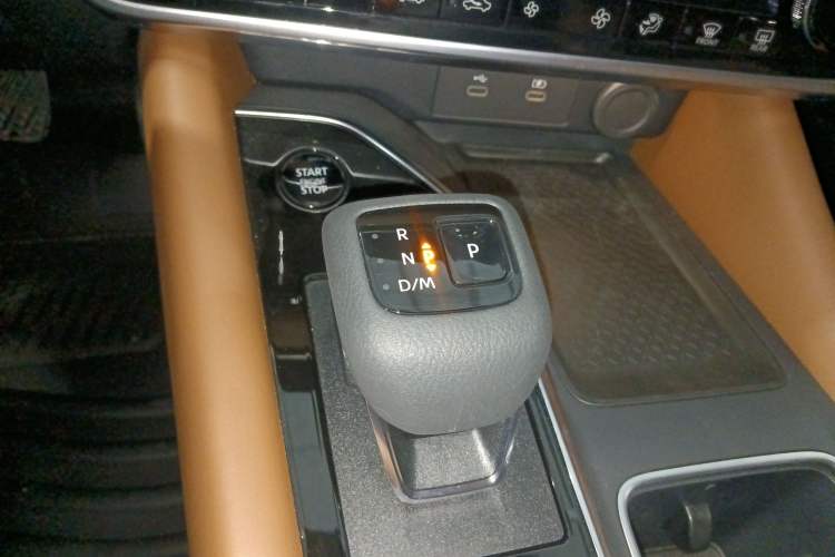 Used Nissan Pathfinder 2024 380 VC-TURBO Four-Wheel Drive Intelligent Driving Version 7 Seats Gear Lever