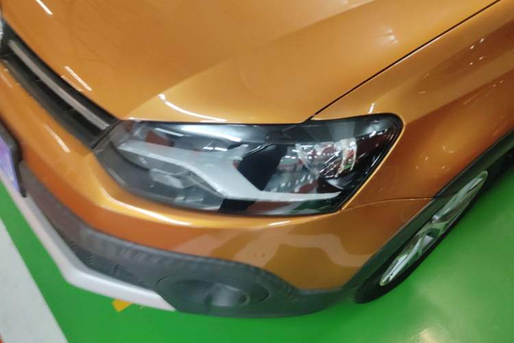 Used Volkswagen Polo 2016 1.6L Cross Polo Automatic Left Front Headlight