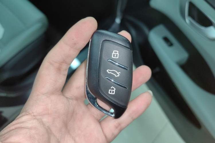 Used Roewe D6 2025 450km Deluxe Edition