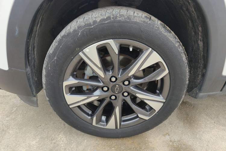 Used Chevrolet Trax 2022 Encore RS 1.5T CVT CoolPro Left Front Wheel Hub