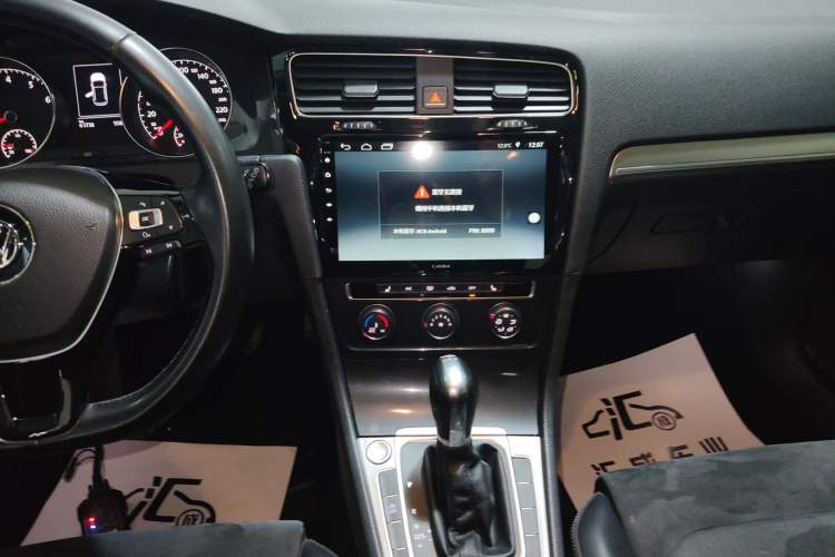 Used Volkswagen Golf 2018 230TSI Automatic Comfort Model Audio And AC Panel