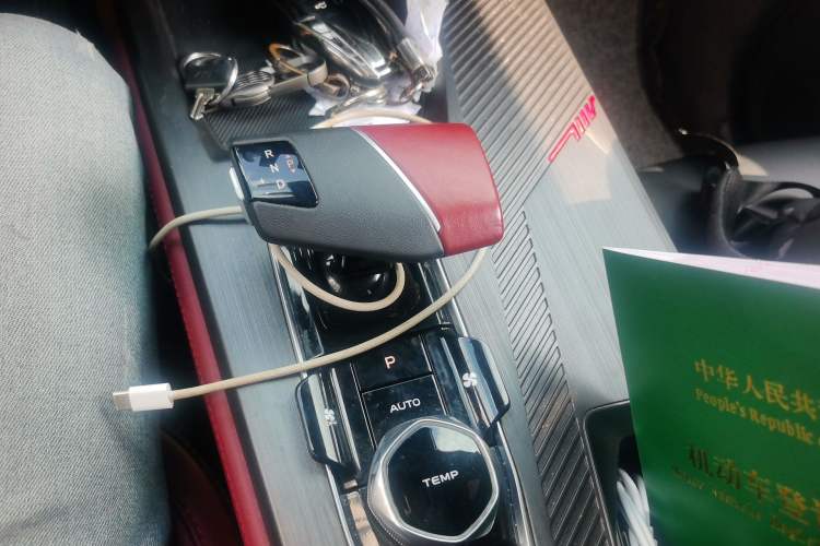 Used CHANGAN OSHAN Z6 2023 Blue Whale 1.5T DCT Smart Luxury Model Gear Lever