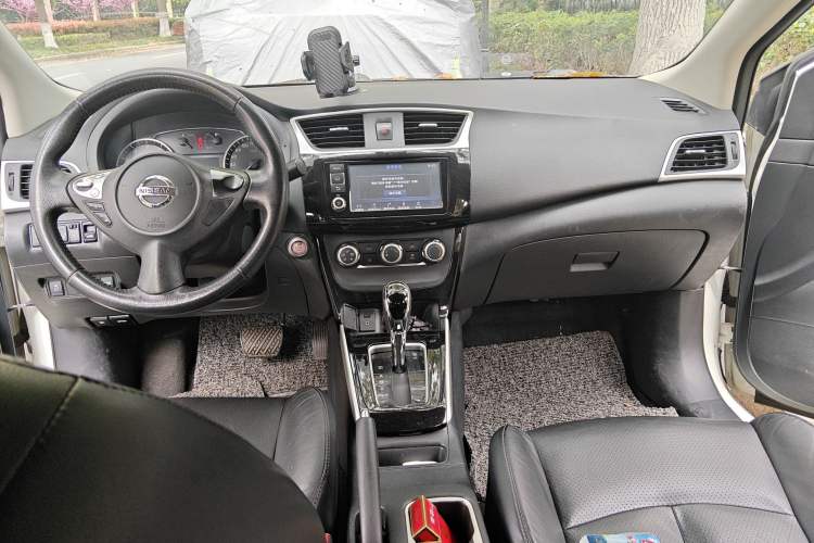 Used Nissan Sylphy 2016 1.6 XL CVT Deluxe Edition Center Console