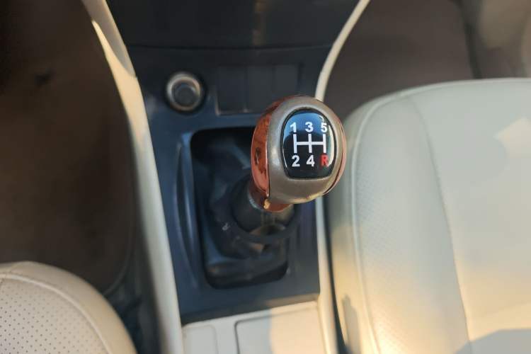 Used BYD F3 2009 1.5L Smart Platinum Edition Standard GL-i Gear Lever