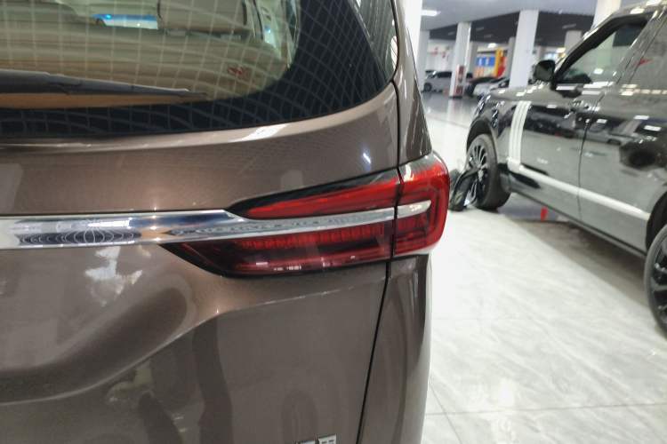 Used Buick GL8 2023 Land Executive Class Comfort Model
