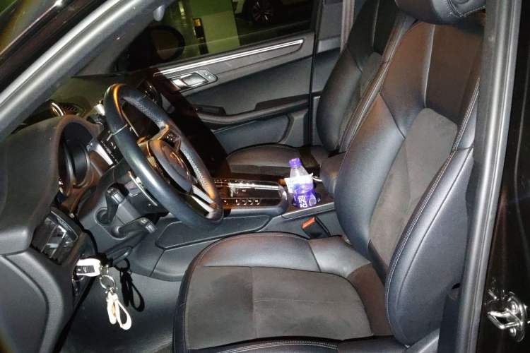 Used Porsche Macan 2020 Macan 2.0T Left Front Seat