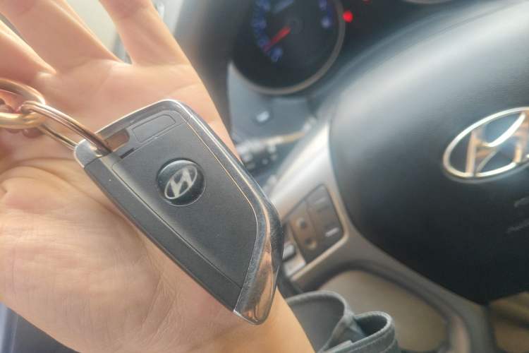 Used Hyundai ix35 2013 2.0L Automatic Two-Wheel Drive Smart GLS China IV Standard