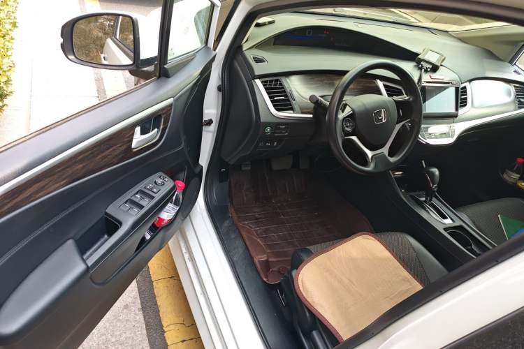 Used Honda Jade 2017 1.8L automatic Comfort version 5 seats Driver Seat