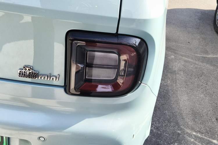 Used Geely Galaxy Panda 2023 Panda Mini 200km Endurance Bear Right Rear Taillight