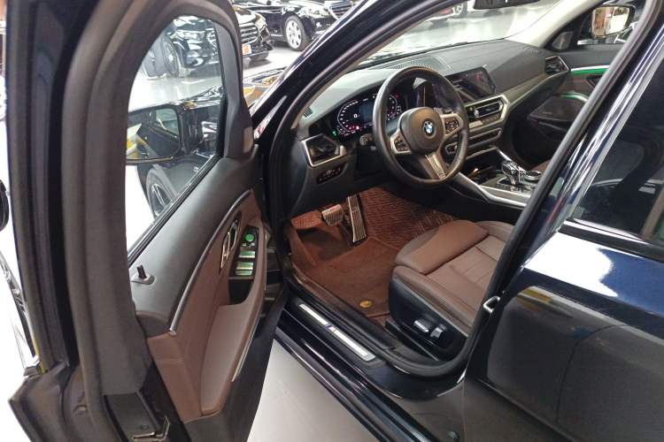 Used BMW 3 Series 2021 Second Facelift 325Li M Sport Night Edition Package
