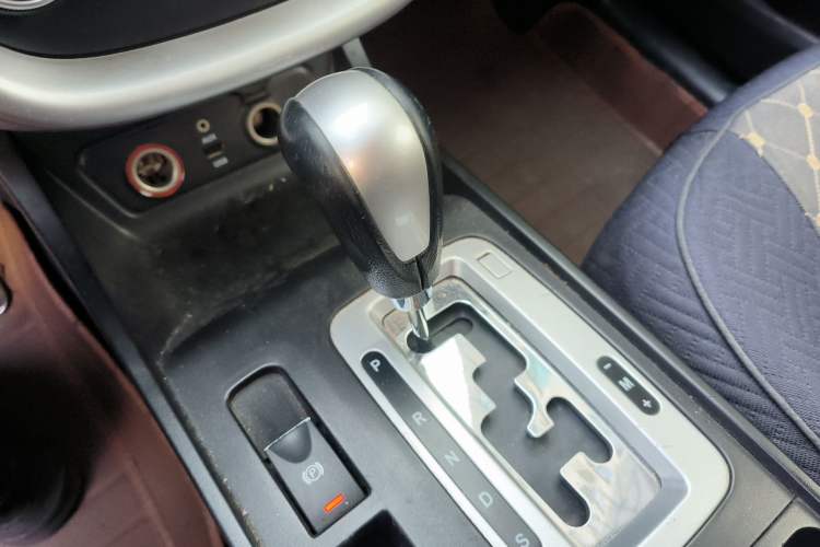 Used Bestune X80 2013 2.0L automatic comfort version
