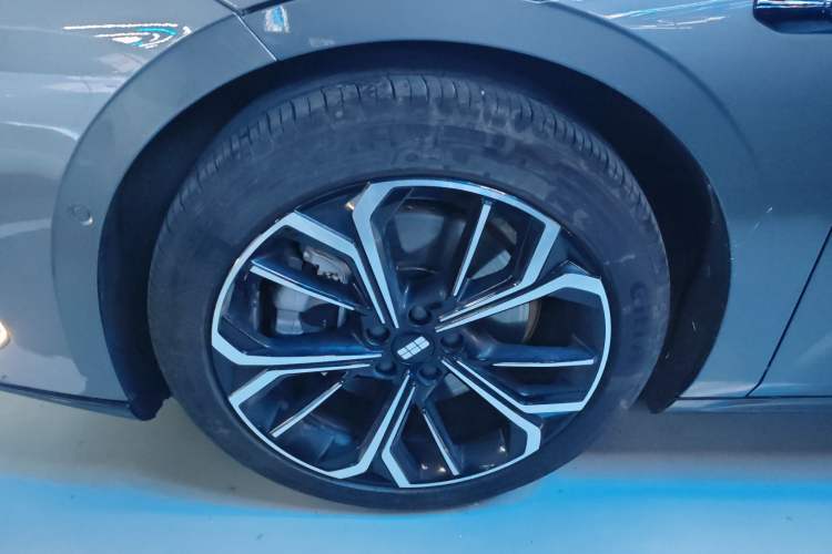 Used Geely Galaxy E8 2025 575 km Exploration Intelligent Driving Edition Left Front Wheel Hub