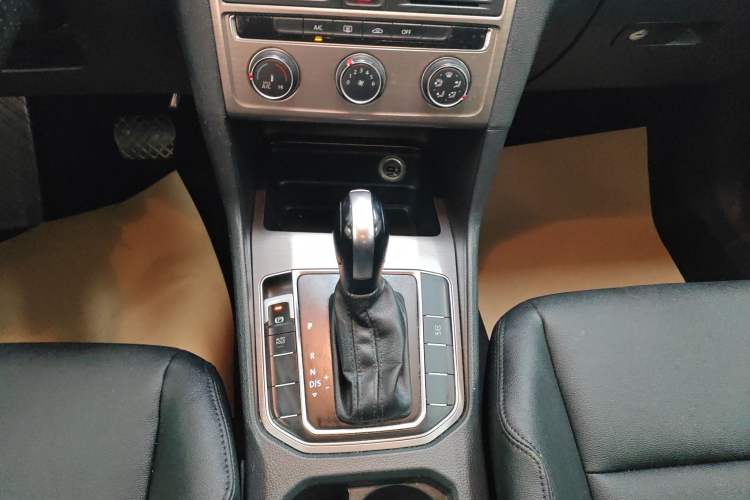 Used Volkswagen Golf Sportsvan 2016 1.6L Automatic Comfort Model Gear Lever