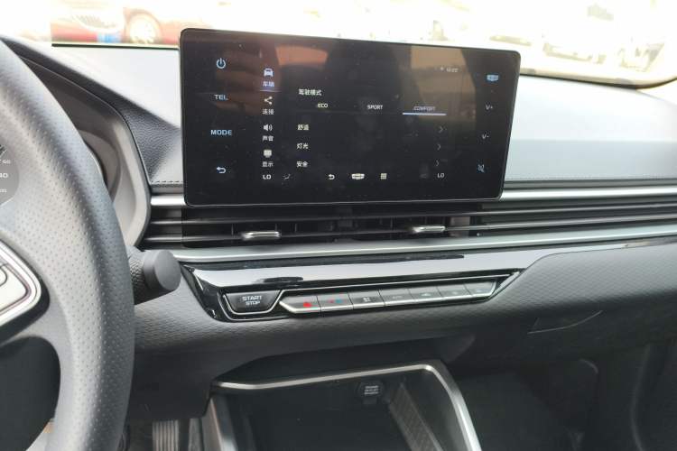 Used Geely Auto Emgrand 2025 4th Generation 1.5L CVT Starry Edition Audio And AC Panel