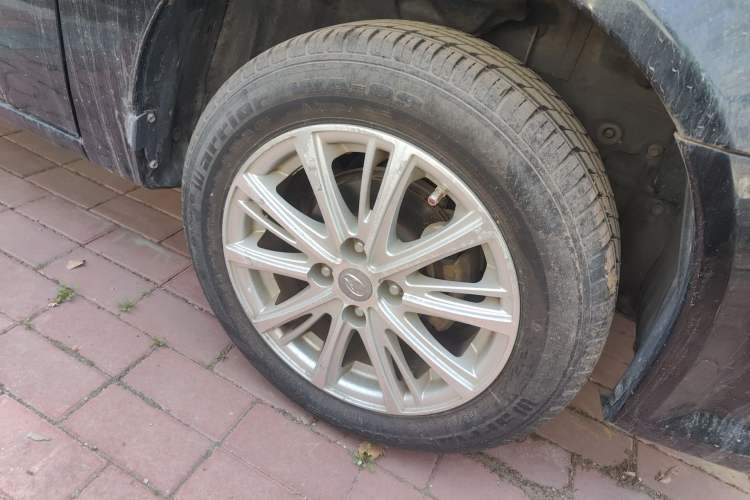 Used Soueast V3 Lingyue 2014 1.5L Manual Entry-Level Version Right Front Wheel Hub