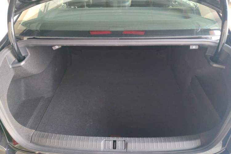 Used Volkswagen Magotan 2017 330TSI DSG Leading Model Trunk