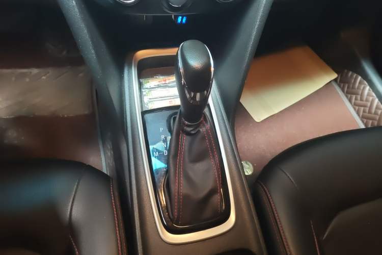 Used Chevrolet Monza 2020 Light Hybrid Redline 320T Dual-Clutch Thrilling Edition Gear Lever