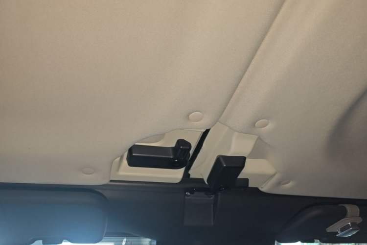 Used BAIC Off-Road BJ40 2023 2.0T Automatic Four-Wheel Drive Urban Hunter Edition Chivalrous Type Headliner