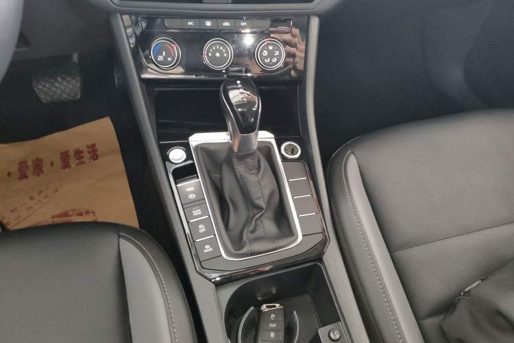 Used Volkswagen Sagitar 2021 280TSI DSG Comfort Connect Edition Gear Lever