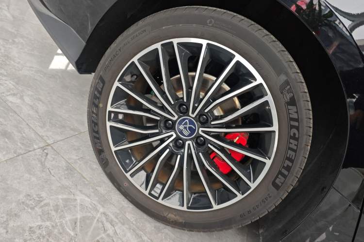 Used BYD Han 2025 EV with 701 km of Laser Radar-Enabled Intelligent Driving
