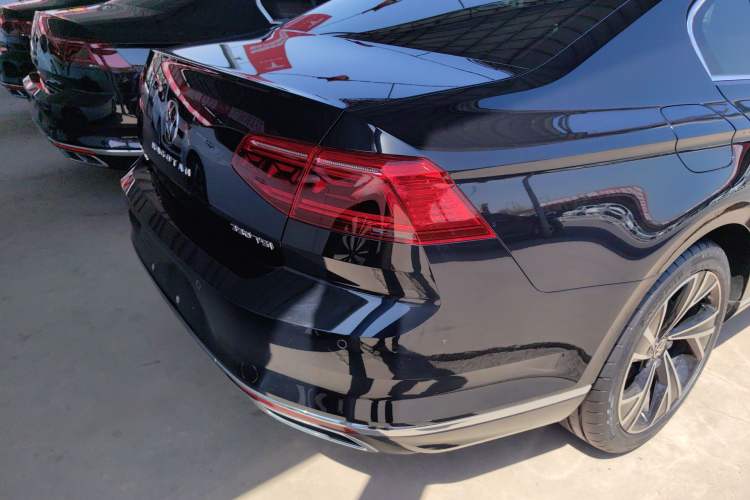 Used Volkswagen Magotan 2020 330TSI DSG Luxury Edition Right Rear Taillight