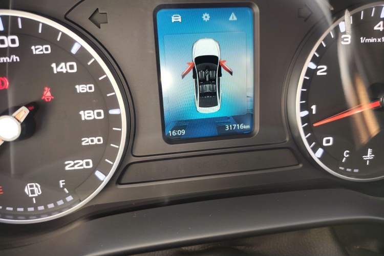 Used Roewe i5 2021 1.5L Manual Diamond Edition Odometer Close Up