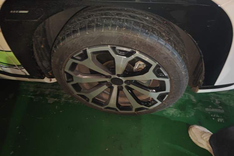 Used AION V 2024 Aion Tyrannosaurus 520 Intelligent Premium Edition Right Front Wheel Hub