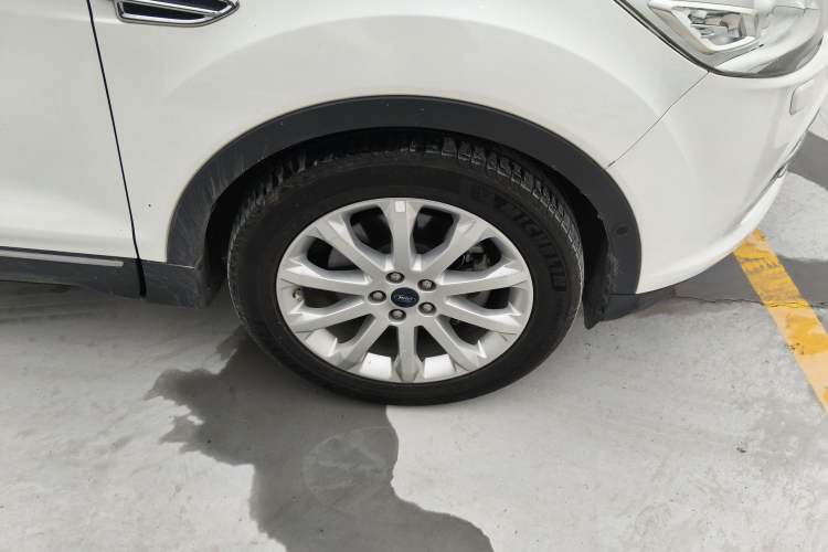 Used Ford Kuga 2013 2.0L GTDi Four-Wheel Drive Premium Model Right Front Wheel Hub