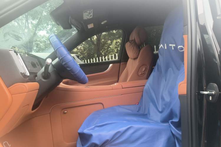 Used Hima AITO M9 2025 Extended-Range Ultra Version 52 kWh 6-Seater
