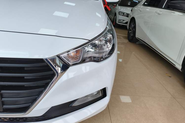 Used Hyundai Verna (new generation) 2016 1.4L Manual Cool Edition GLS Left Front Headlight