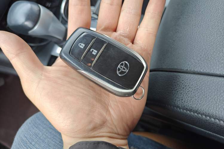 Used Toyota Highlander 2018 2.0T Four-Wheel Drive Knight Edition 7 Seats China VI Standard Interior 1