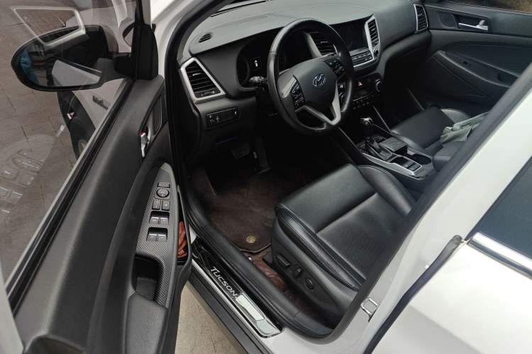Used Hyundai Tucson 2018 1.6T Dual-Clutch Two-Wheel Drive 15th Anniversary Special Edition
