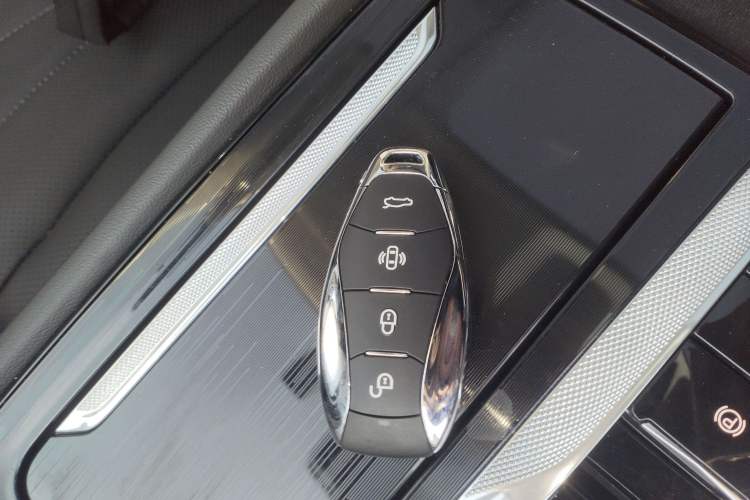 Used Hongqi H5 2024 1.5T DCT Smart Connect Flagship Edition Vehicle Key