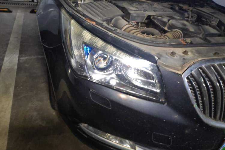 Used Buick LaCrosse 2013 2.4L SIDI Leading Comfort Version Right Front Headlight