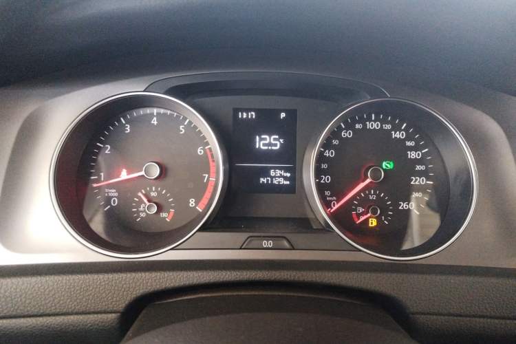 Used Volkswagen Golf 2016 1.6L Automatic Fashion Model
