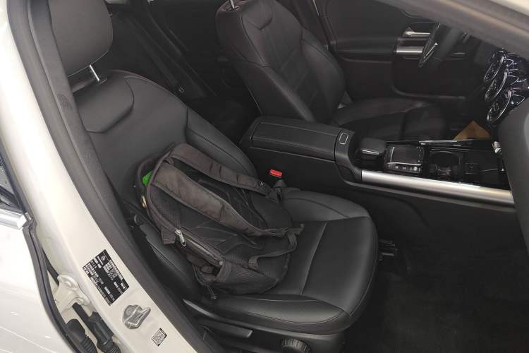 Used Mercedes-Benz GLA 2023 GLA 200 Right Front Seat