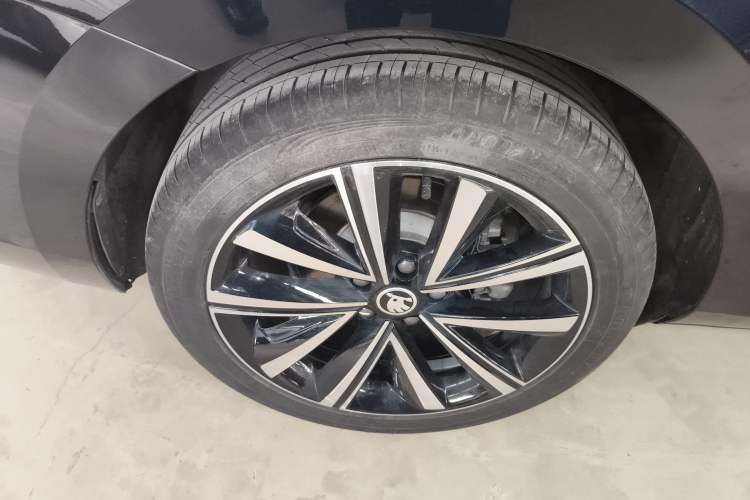 Used Skoda Superb 2024 TSI280 DSG Luxury Edition Right Rear Wheel Hub